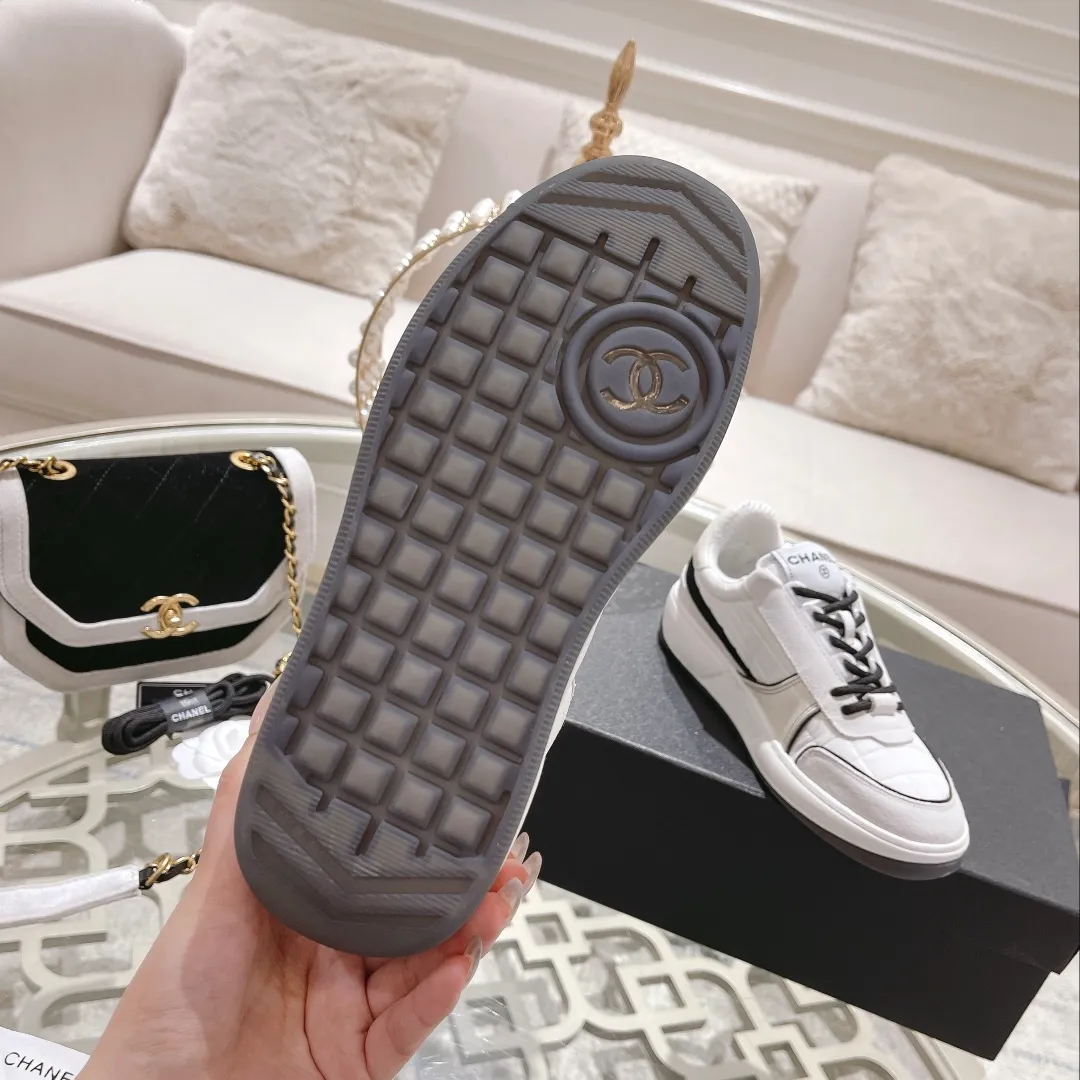 👟👟Ex-factory price 600 Chanel 23C Latest hot style Panda Black and white sneakers Casual sneakers Xiaoxiang Year-end hot item Classic black and white Panda color diamond fresh color matching Coco girls must buy, super beautiful fabric: original customized cowhide + technical cloth inner lining: original imported breathable mesh lining outsole: original molded rubber + T👟👟 ex-factory price U combination Bottom thickness: 3CM Size: Women's 35-40